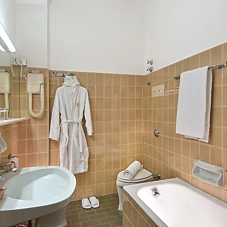 Отель Fabilia Terme Augustus